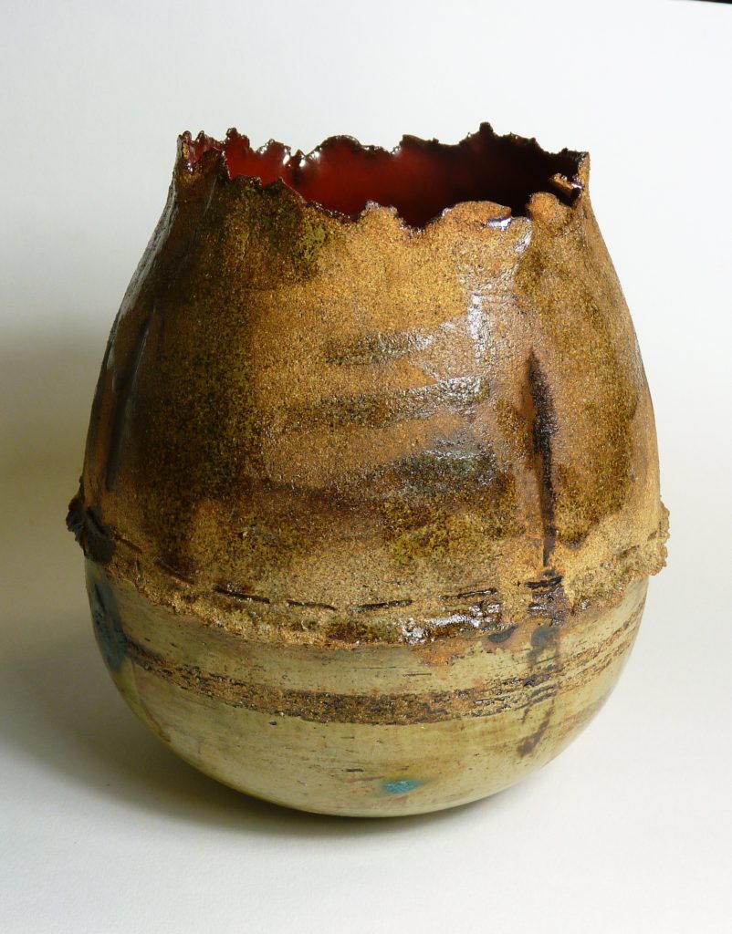 Grès décoré au jus, intérieur émaillé rouge - 15 x 13,5 cm Grès décoré au jus, intérieur émaillé rouge - 15 x 13,5 cm