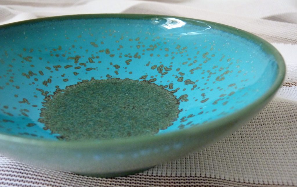 Porcelaine teintée, émail turquoise Porcelaine teintée, émail turquoise