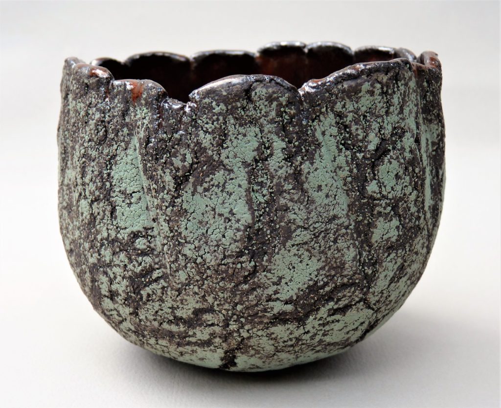 Grès noir, porcelaine, émail rouge Grès noir, porcelaine, émail rouge